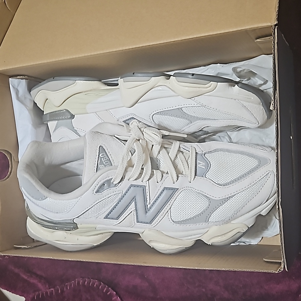 Mens New Balence 9060 sneakers